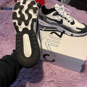 Nike React 270 “ Oreo “